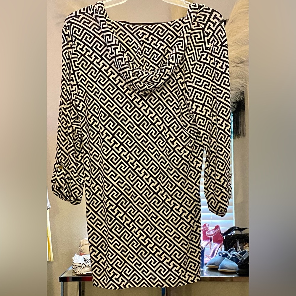 Beach Candie Black & White Geometric Hooded Tunic Top - Size Large - EUC! - Picture 3 of 4